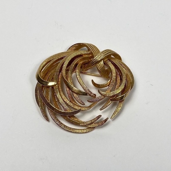 LiSNER Brooch Vintage Signed Gold Tone Swirl Knot - Picture 2 of 10